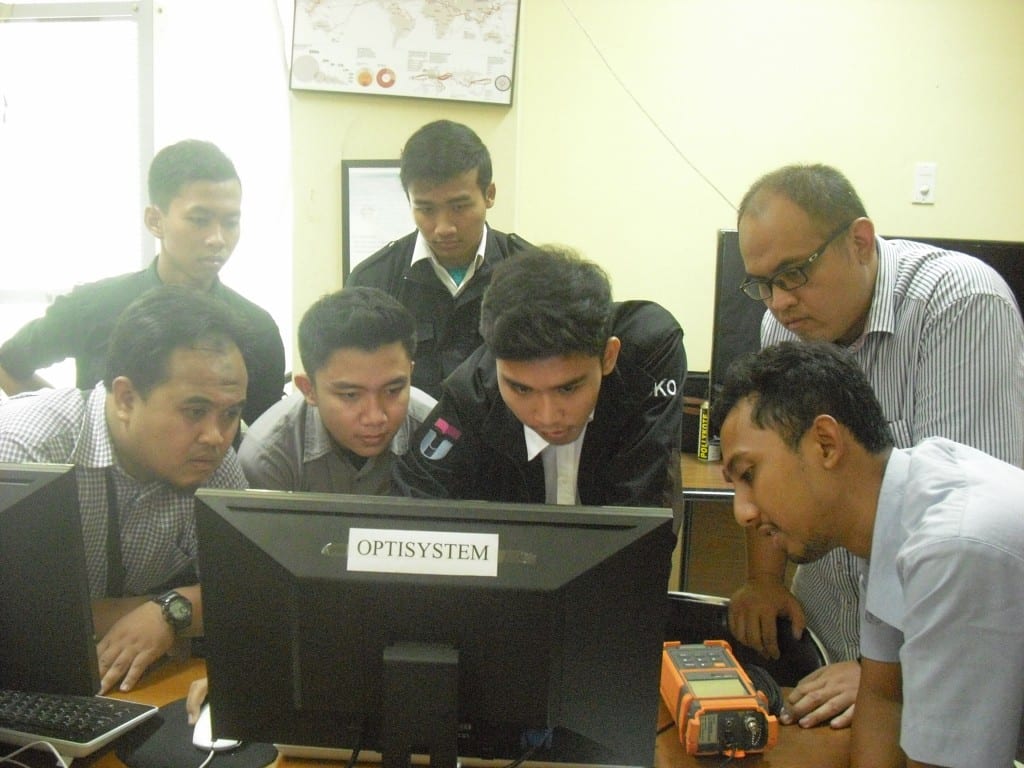 Pelatihan Serat Optik | D3 Teknologi Telekomunikasi