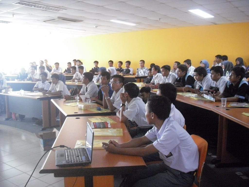 Pelatihan Serat Optik | D3 Teknologi Telekomunikasi