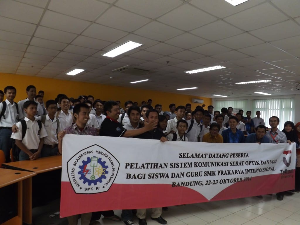 Pelatihan Serat Optik | D3 Teknologi Telekomunikasi