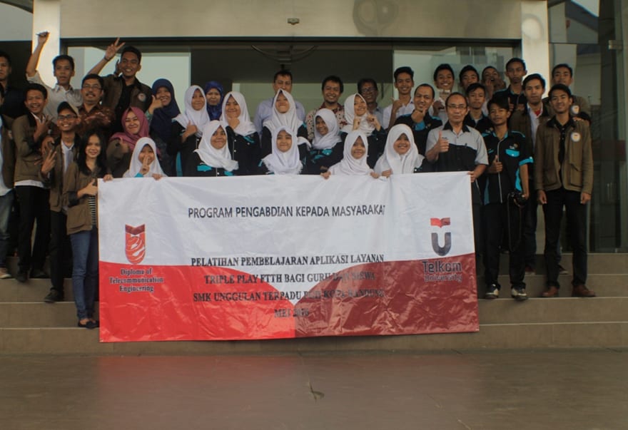 Pelatihan Pembelajaran Aplikasi Layanan Triple Play FTTH bagi Guru dan Siswa SMK PGII