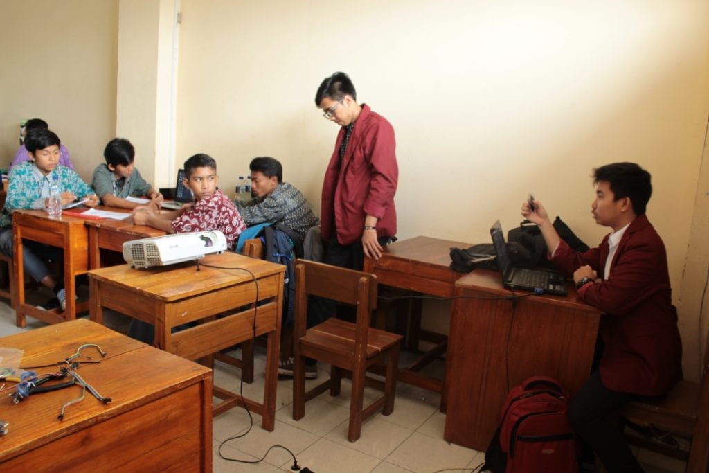 Pembuatan Kunci Kontak | D3 Teknologi Telekomunikasi 