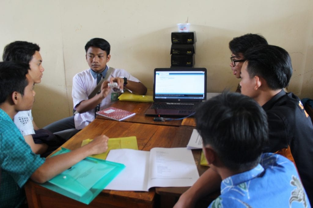 Pembuatan Kunci Kontak | D3 Teknologi Telekomunikasi 