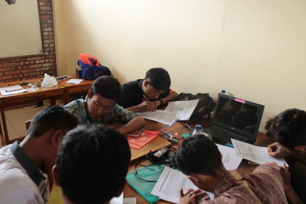Pembuatan Kunci Kontak | D3 Teknologi Telekomunikasi 
