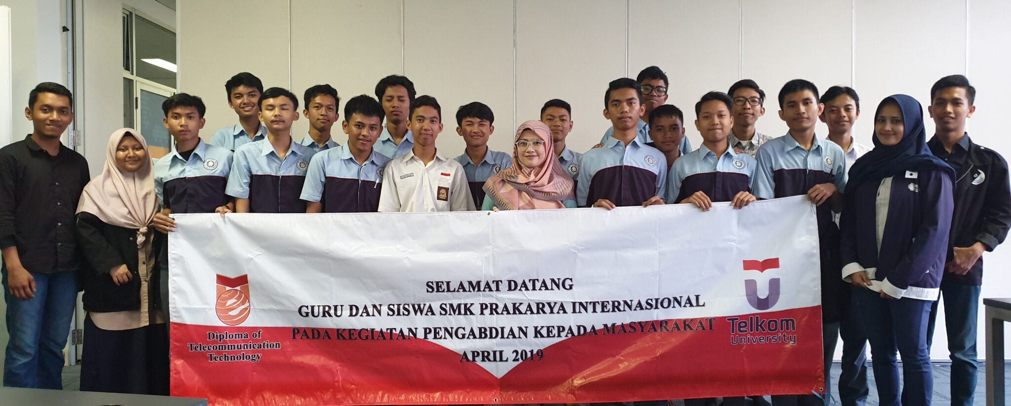 Pelatihan Pemanfaatan Teknologi Sistem Telekomunikasi Ramah Lingkungan berbasis Android di SMK Prakarya Internasional (PI) Bandung