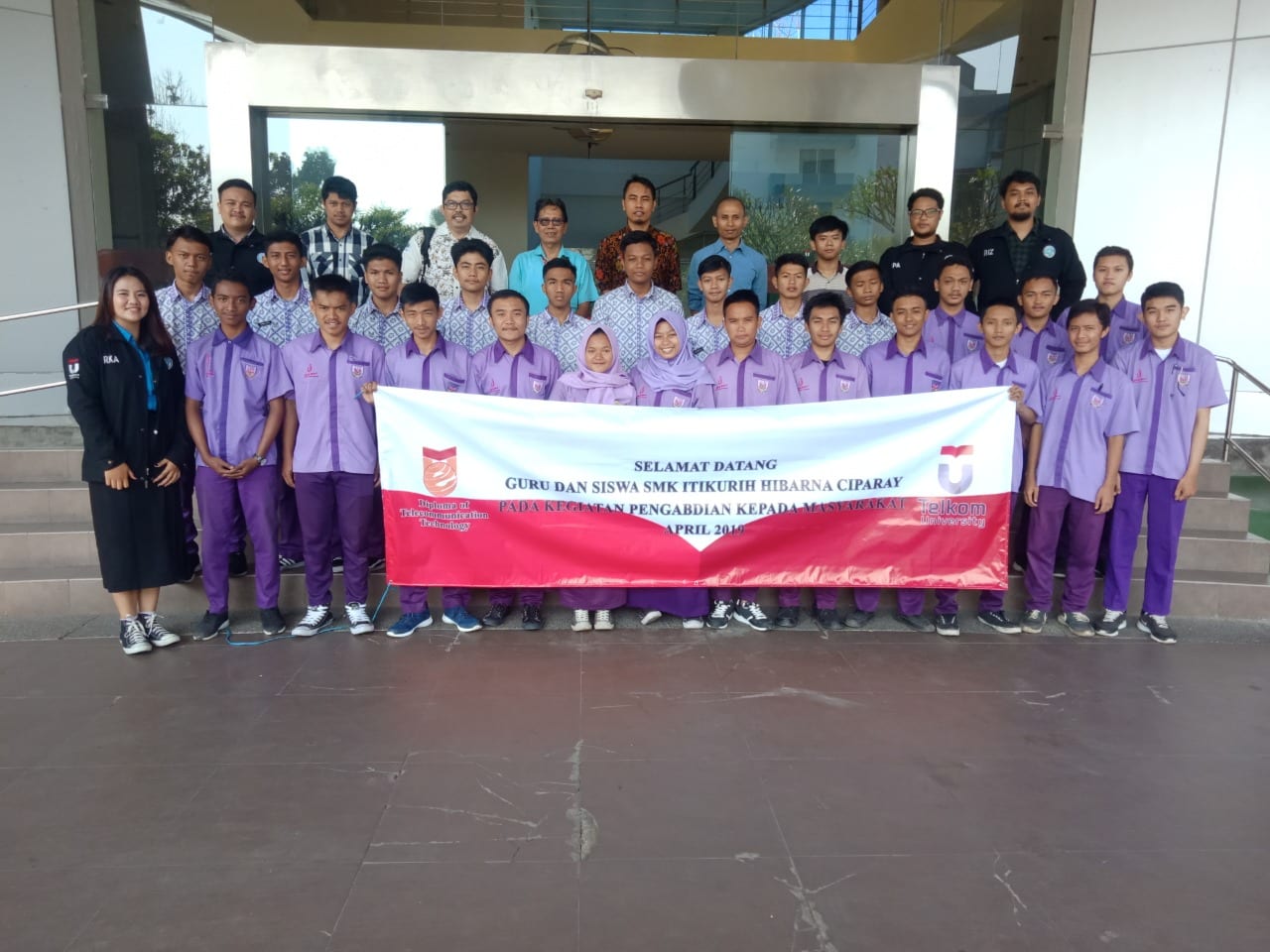 Pelatihan Pengoperasian dan Pengukuran Jaringan Akses serat Optik Untuk Siswa dan Guru SMK Itikurih Hibarna Ciparay