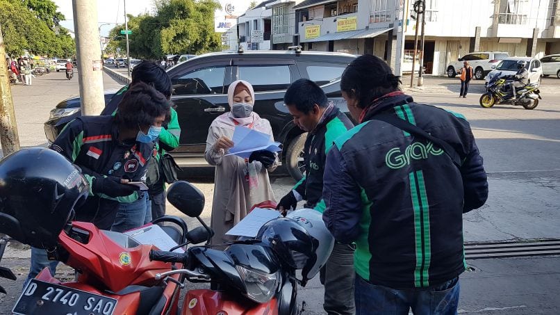 Edukasi Social Distancing Sebagai Upaya Pencegahan Penyebaran Covid-19 Untuk Pengemudi Ojek Online