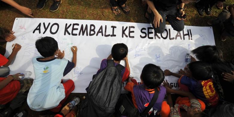 Krisis Pendidikan: Mencetak Generasi Emas atau Justru Memperlebar Jurang?