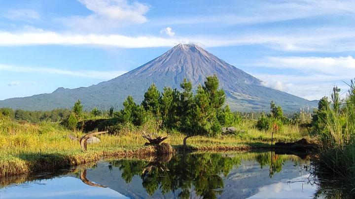 Gunung Semeru: Puncak Mahameru, Tantangan dan Keindahan Tertinggi di Pulau Jawa
