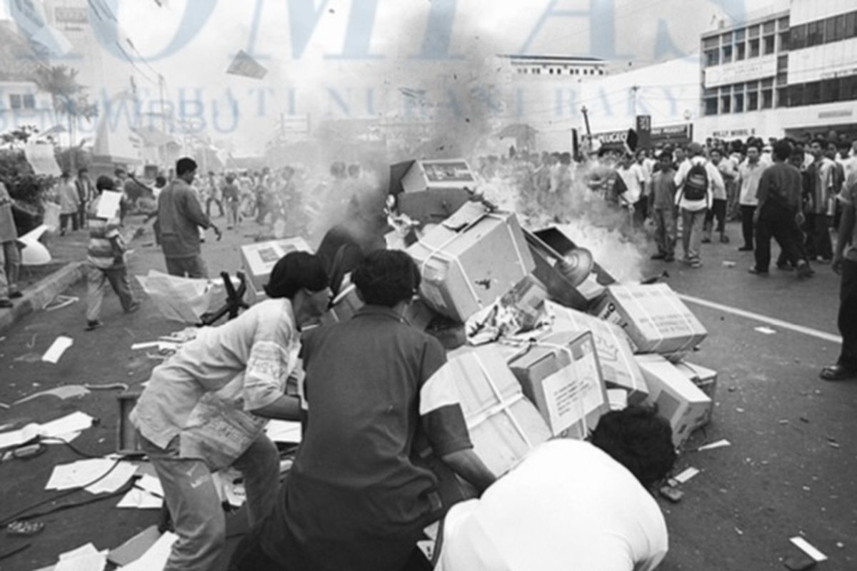 Krisis Ekonomi 1998: Runtuhnya Rezim Orde Baru di Bawah Tekanan Ekonomi